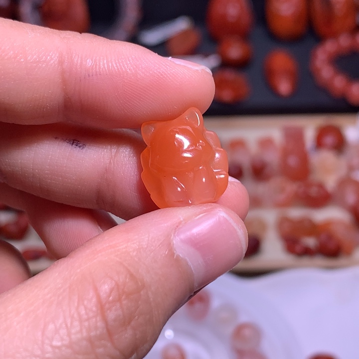 南红玛瑙未镶嵌珠宝半成品狐狸