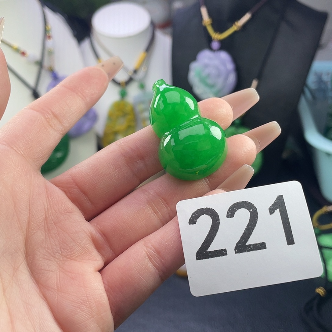 翡翠未镶嵌吊坠(赠链)