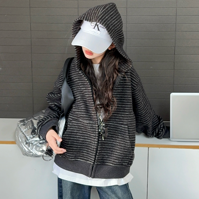 【嘻嘻柚】女童秋款磨毛条纹连帽外套2025新款慵懒风休闲卫衣针织衫