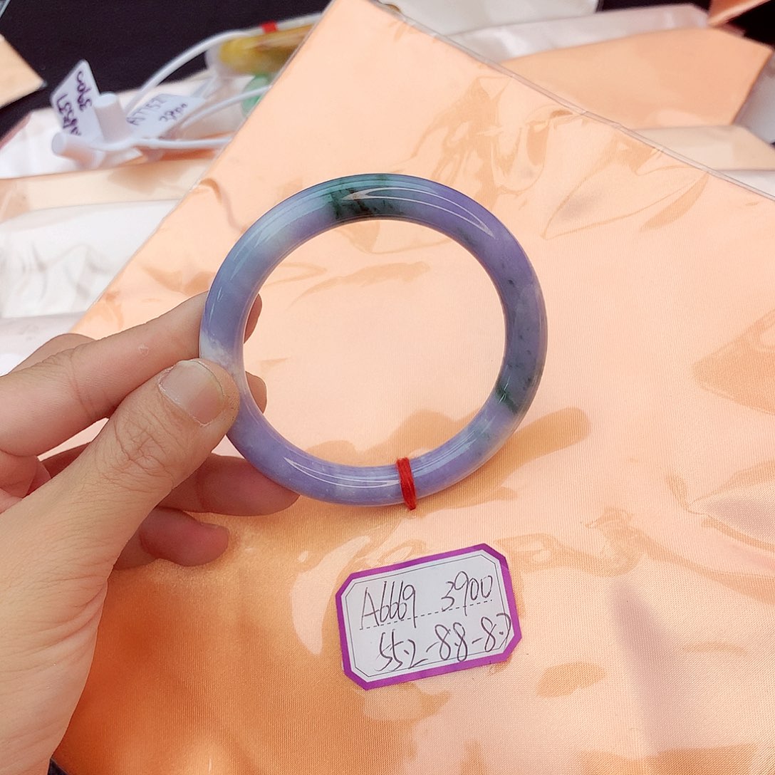 翡翠手镯未镶嵌翡翠