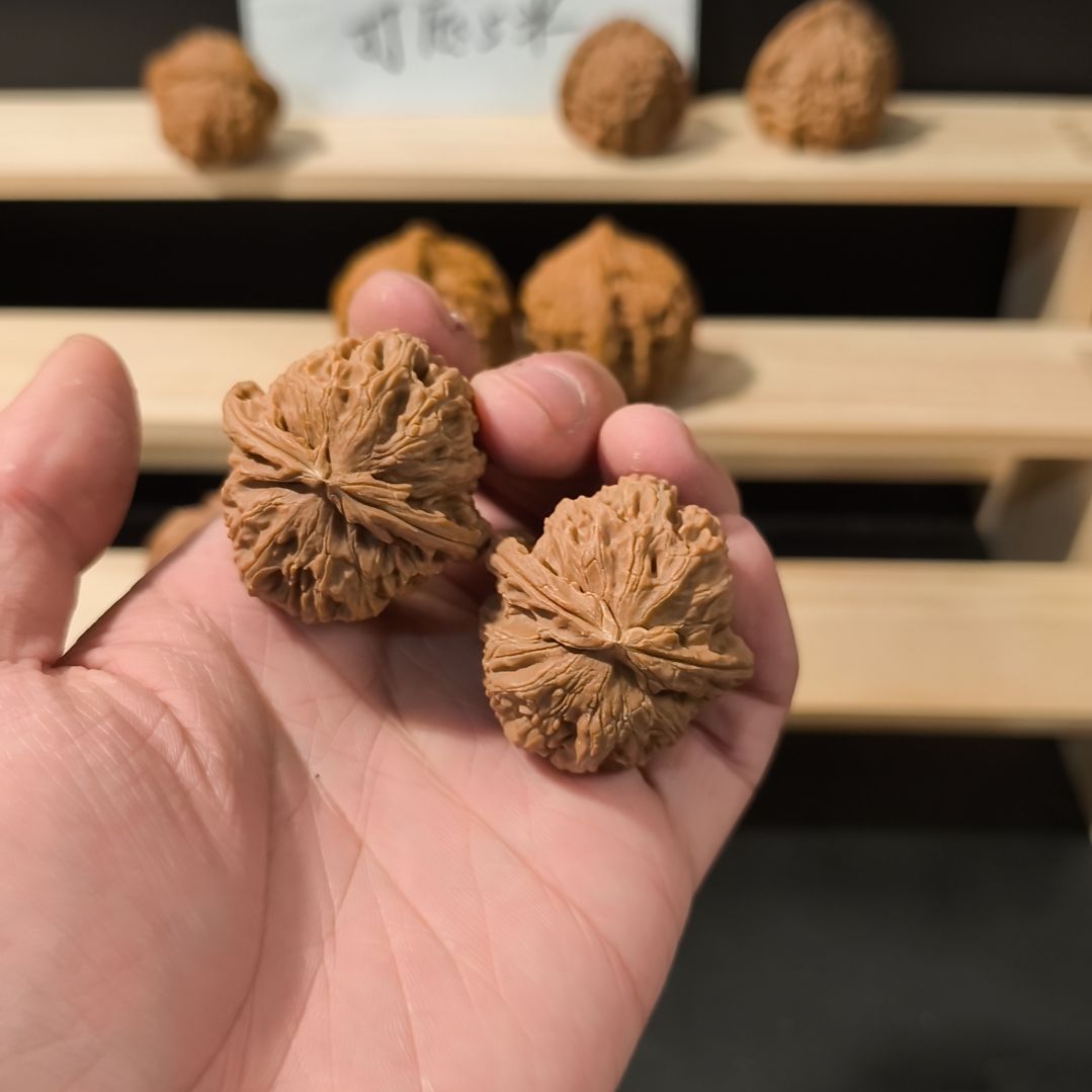 文玩核桃吊坠38白狮子