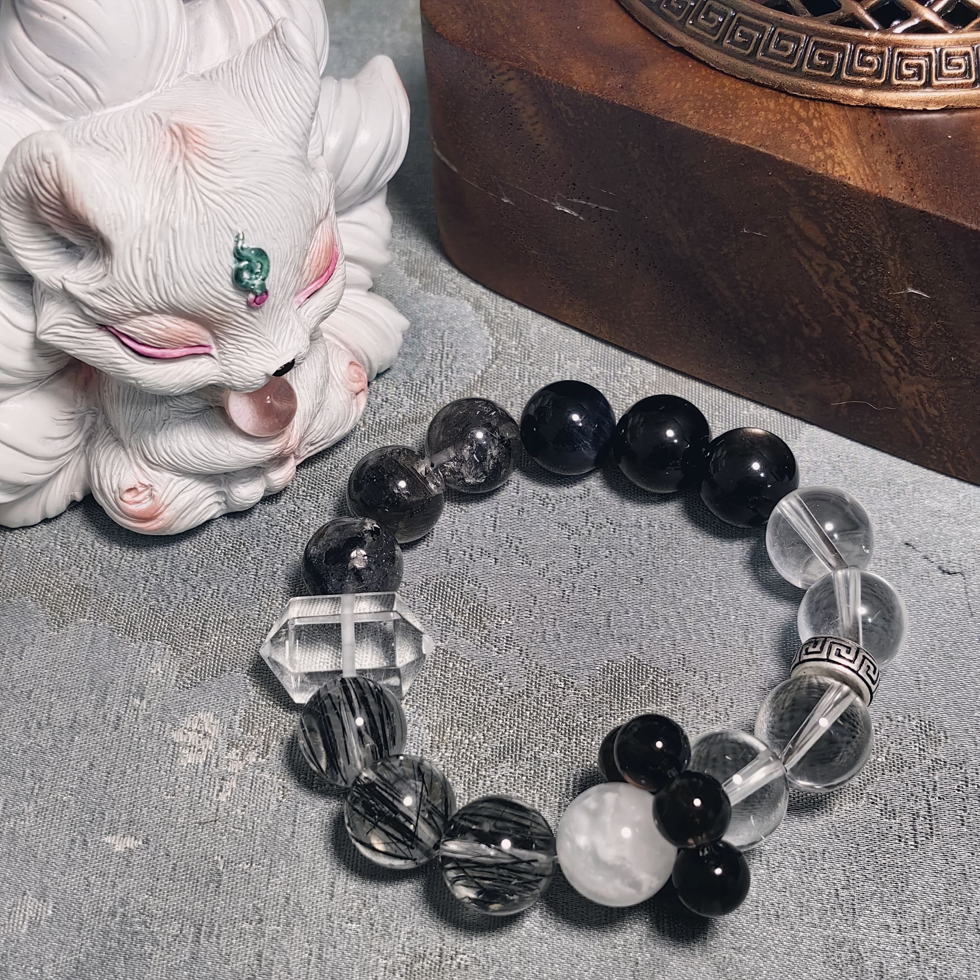 知白守黑  黑发晶黑闪灵蓝虎眼银耀石白幽灵茶晶天然水晶纯银手串