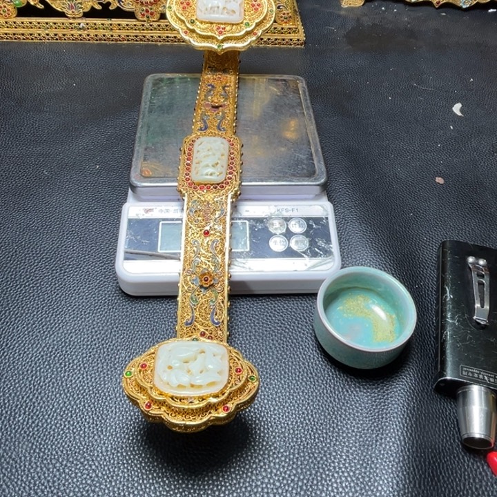 凤***居瓷片大哥你好请问有钱不