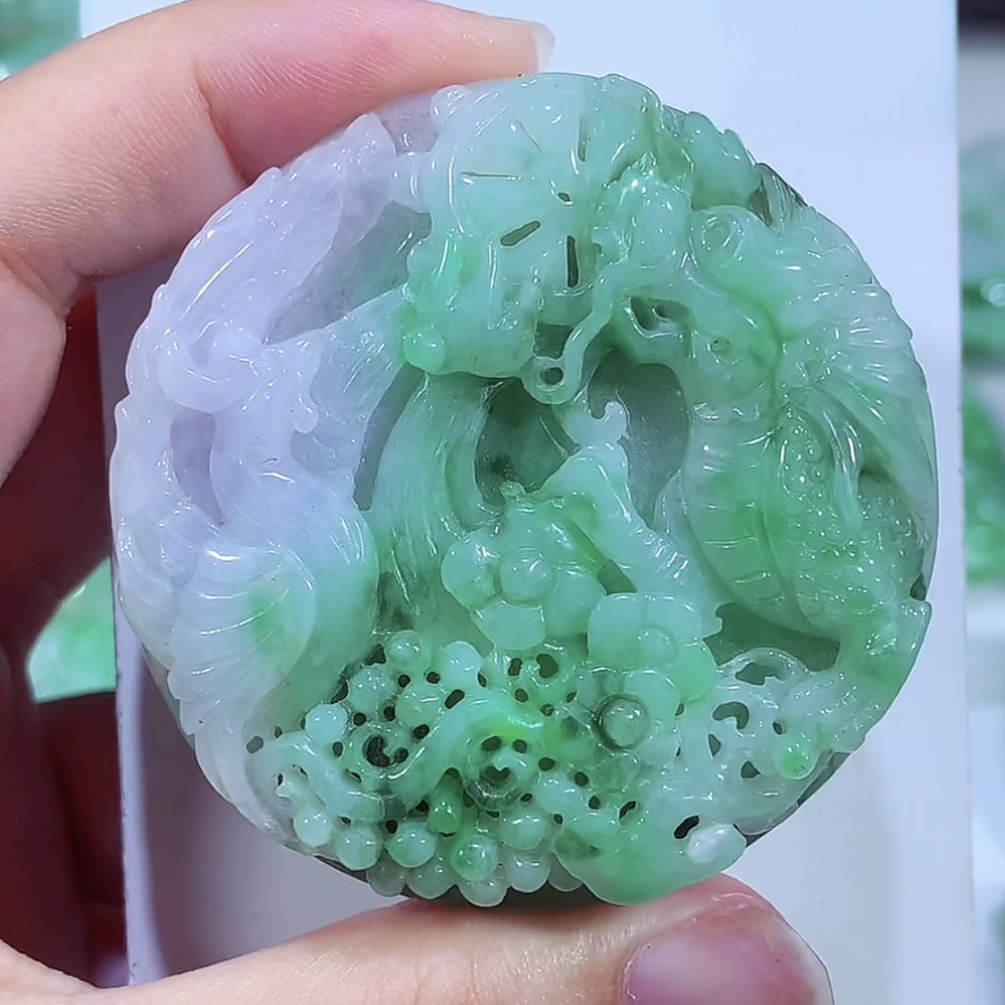 缅甸天然翡翠A货飘绿龙凤呈祥吊坠