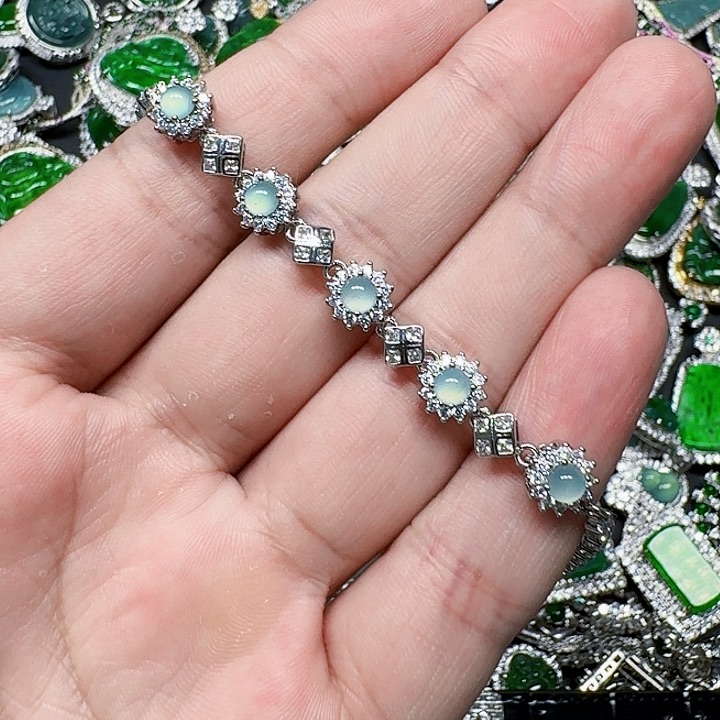 翡翠颈饰未镶嵌天然A货翡翠放漏