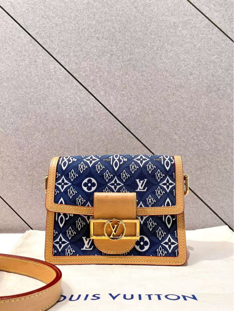 95新 LV 帝爵奢品/95新/LV/牛仔拼皮达芙妮单肩包