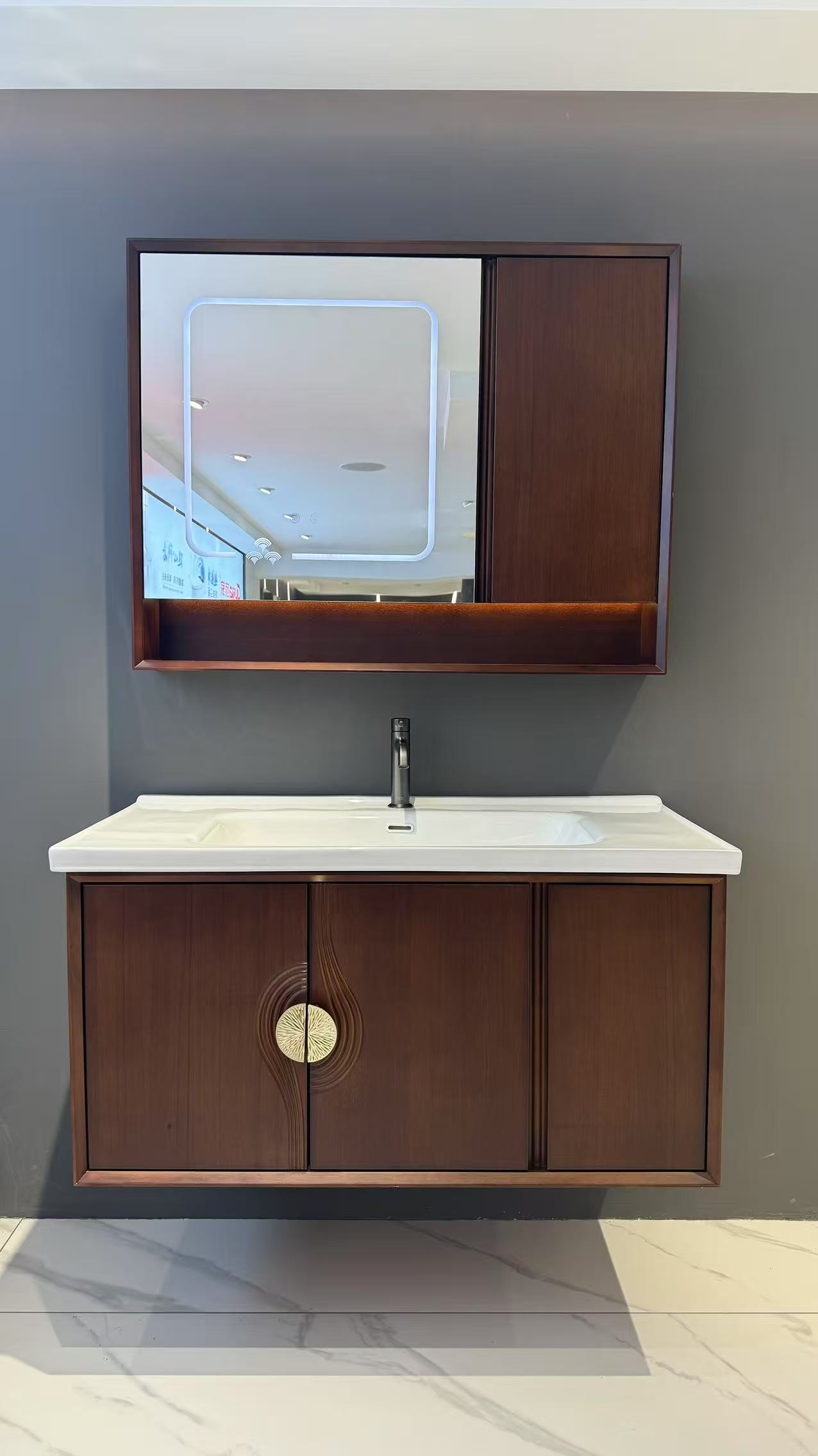 新中式，三开门，双标智能镜柜，极简风格