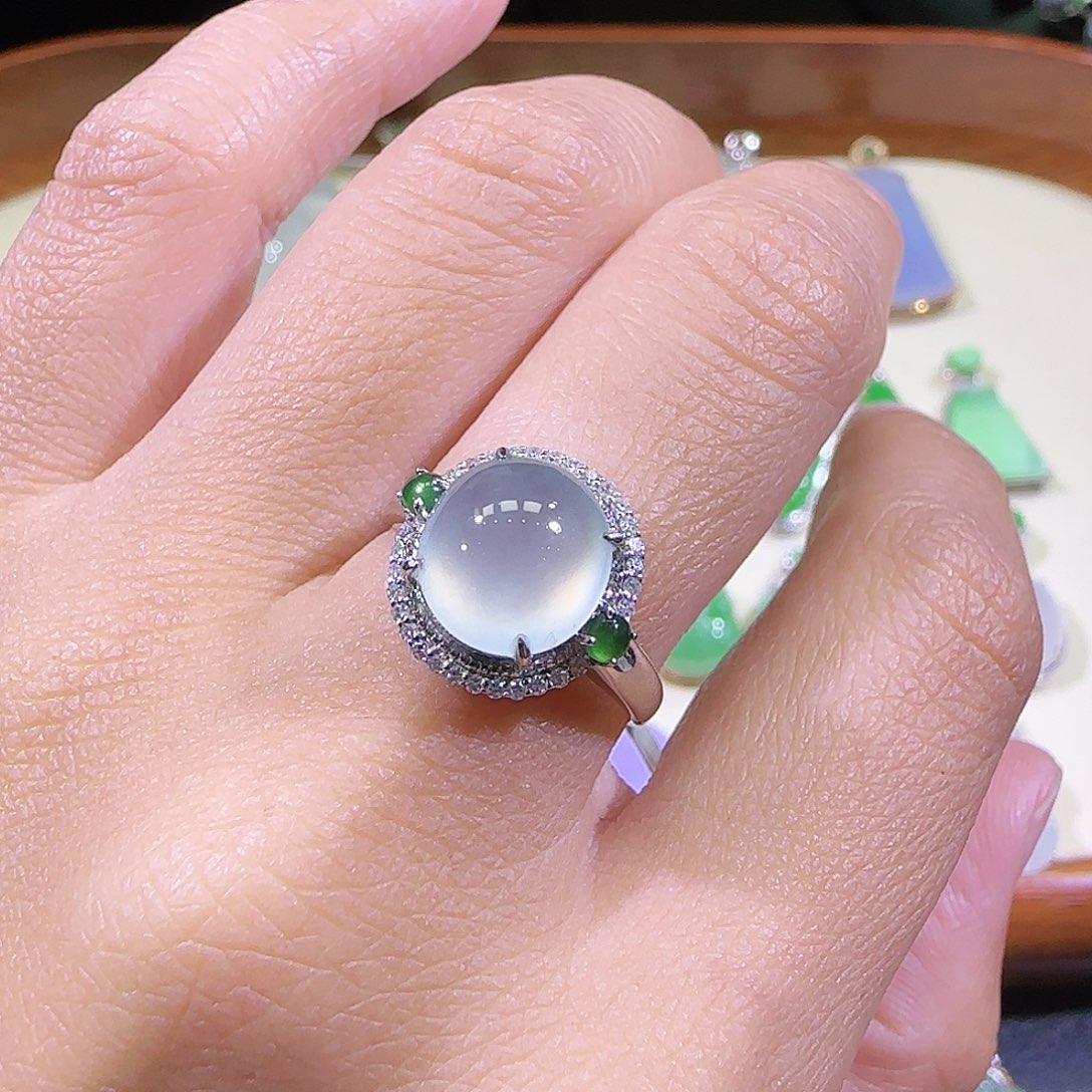 翡翠戒指18K金镶嵌翡翠戒指