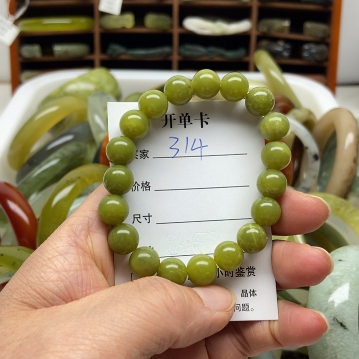 蛇纹石玉未镶嵌手镯