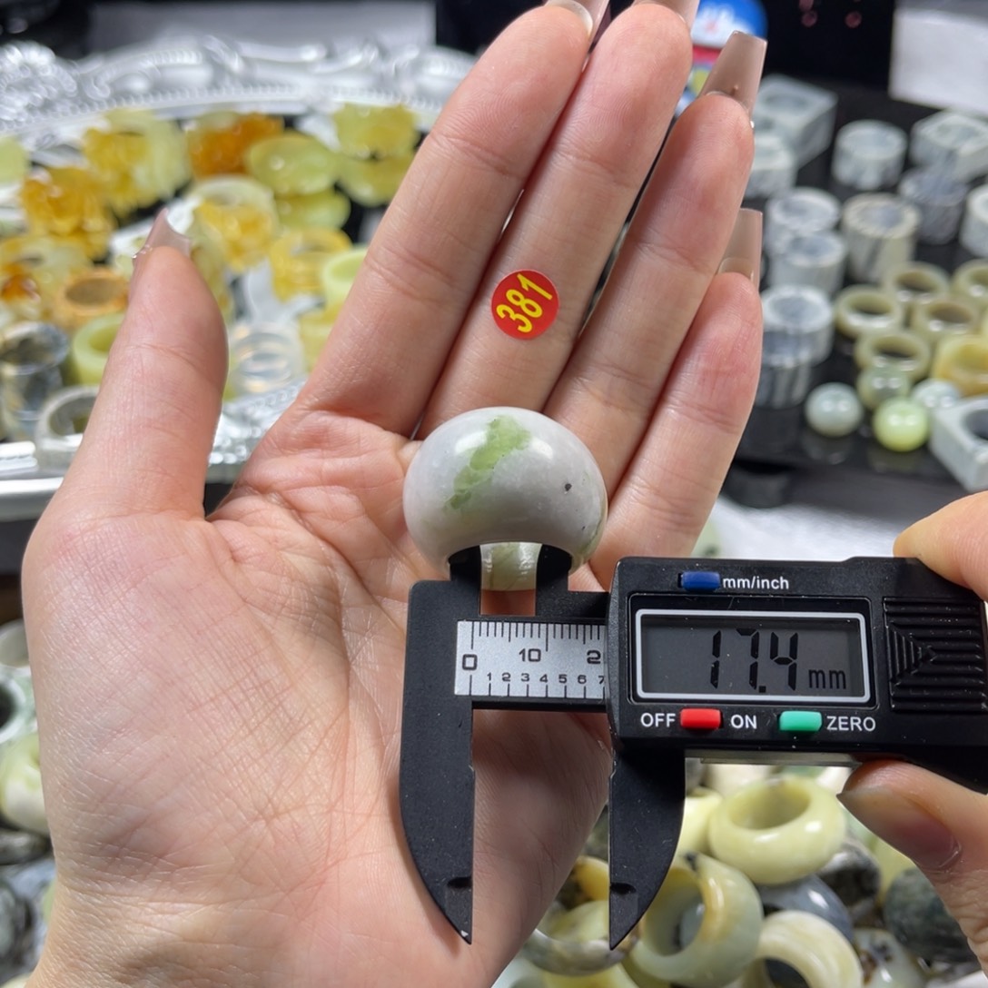 蛇纹石玉未镶嵌戒指