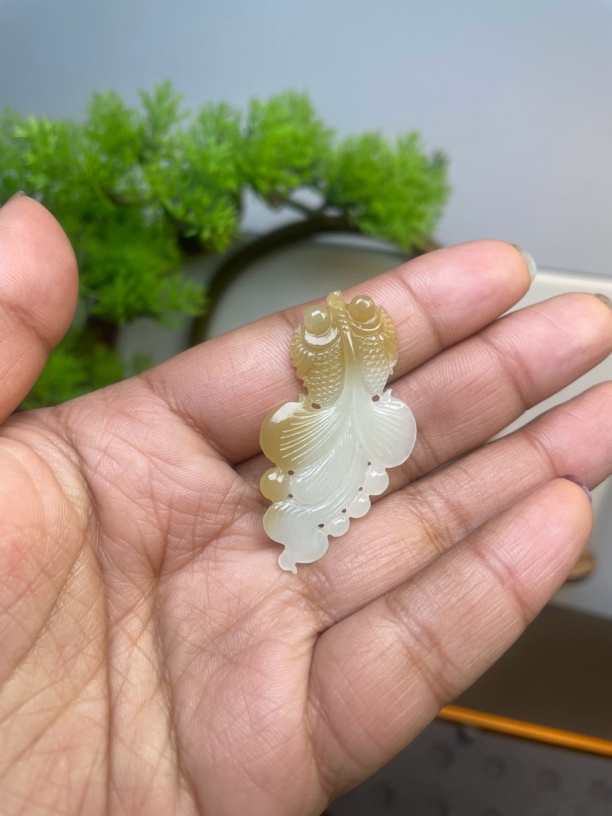 新疆且末料金鱼吊坠