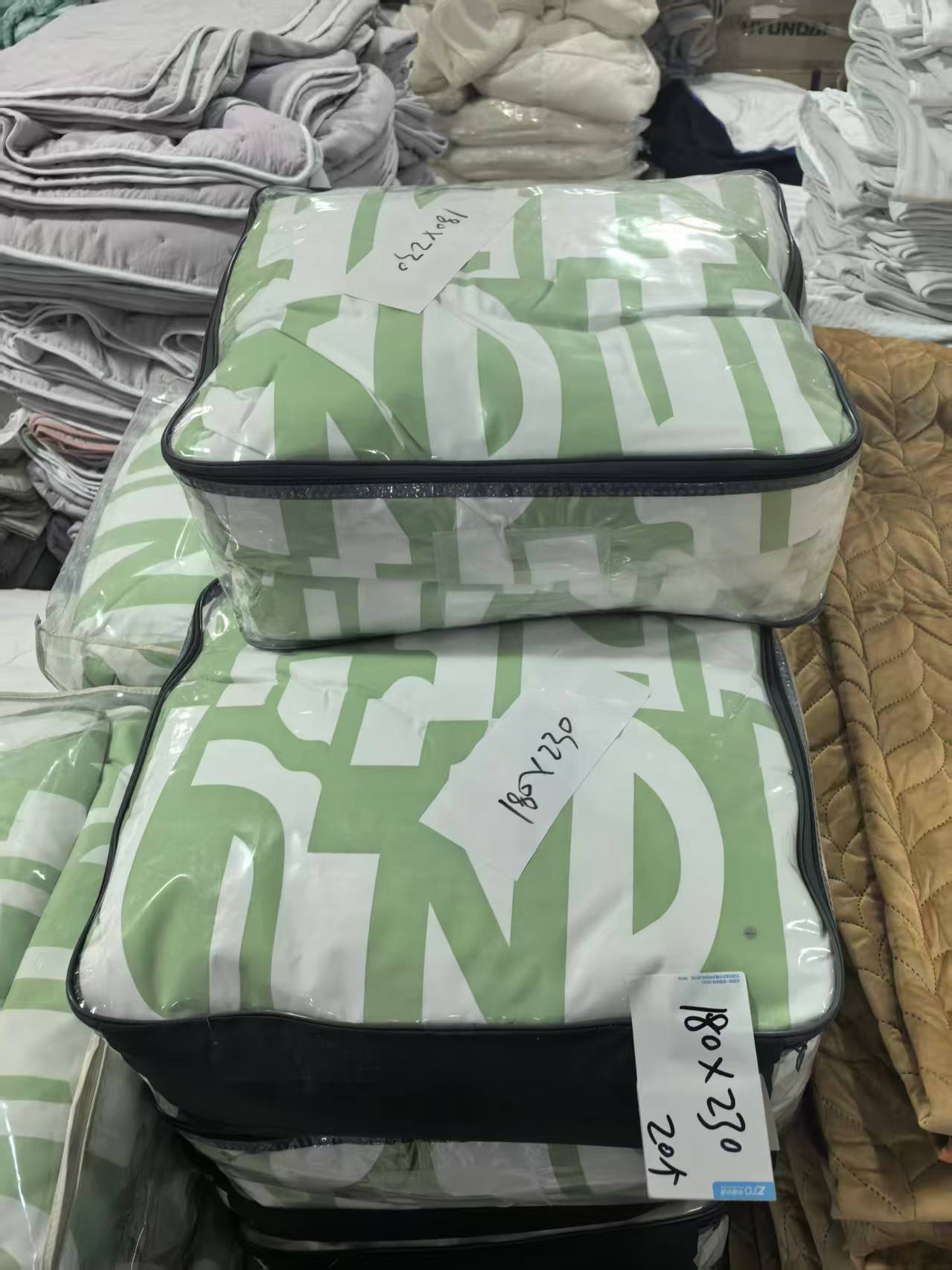 《厚广家》3楼180×230绿白条纹超软羽丝绒被子 发1张，3.5斤