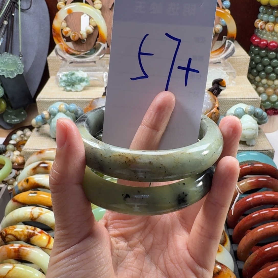 蛇纹石玉未镶嵌手镯99