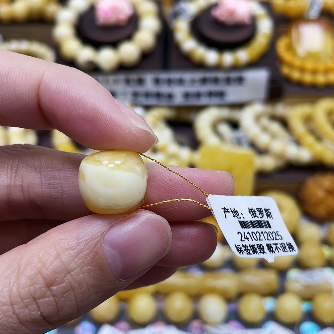 琥珀珠宝奇石未镶嵌14.1×12.8mm冰片