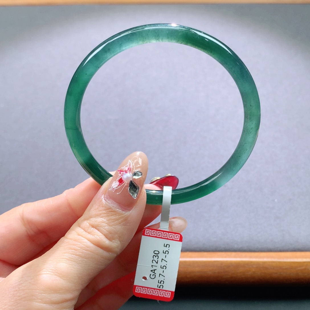 翡翠手镯未镶嵌天然翡翠手镯叮当镯