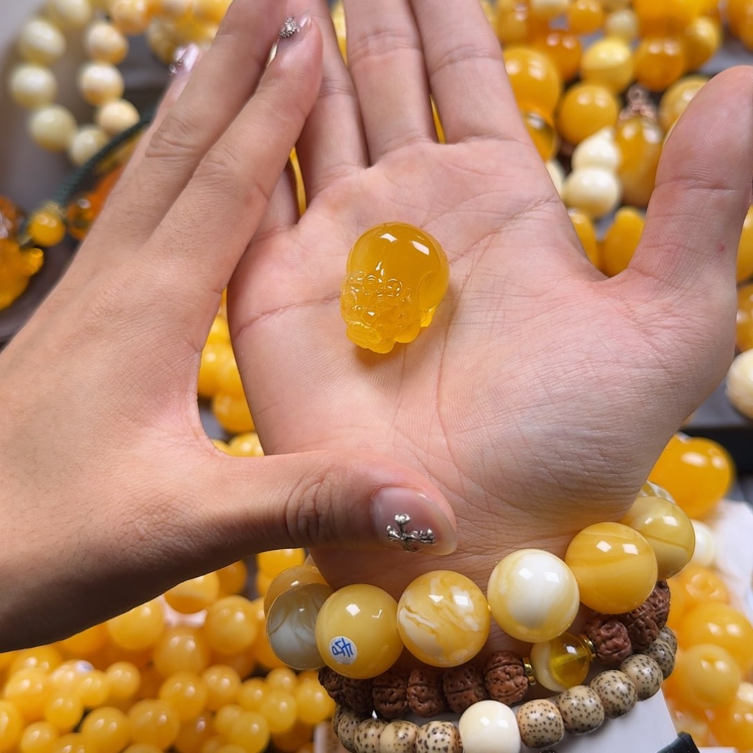 琥珀珠宝奇石未镶嵌