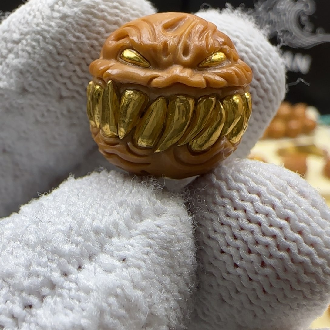 吊坠猴头核桃吞噬镶嵌24k