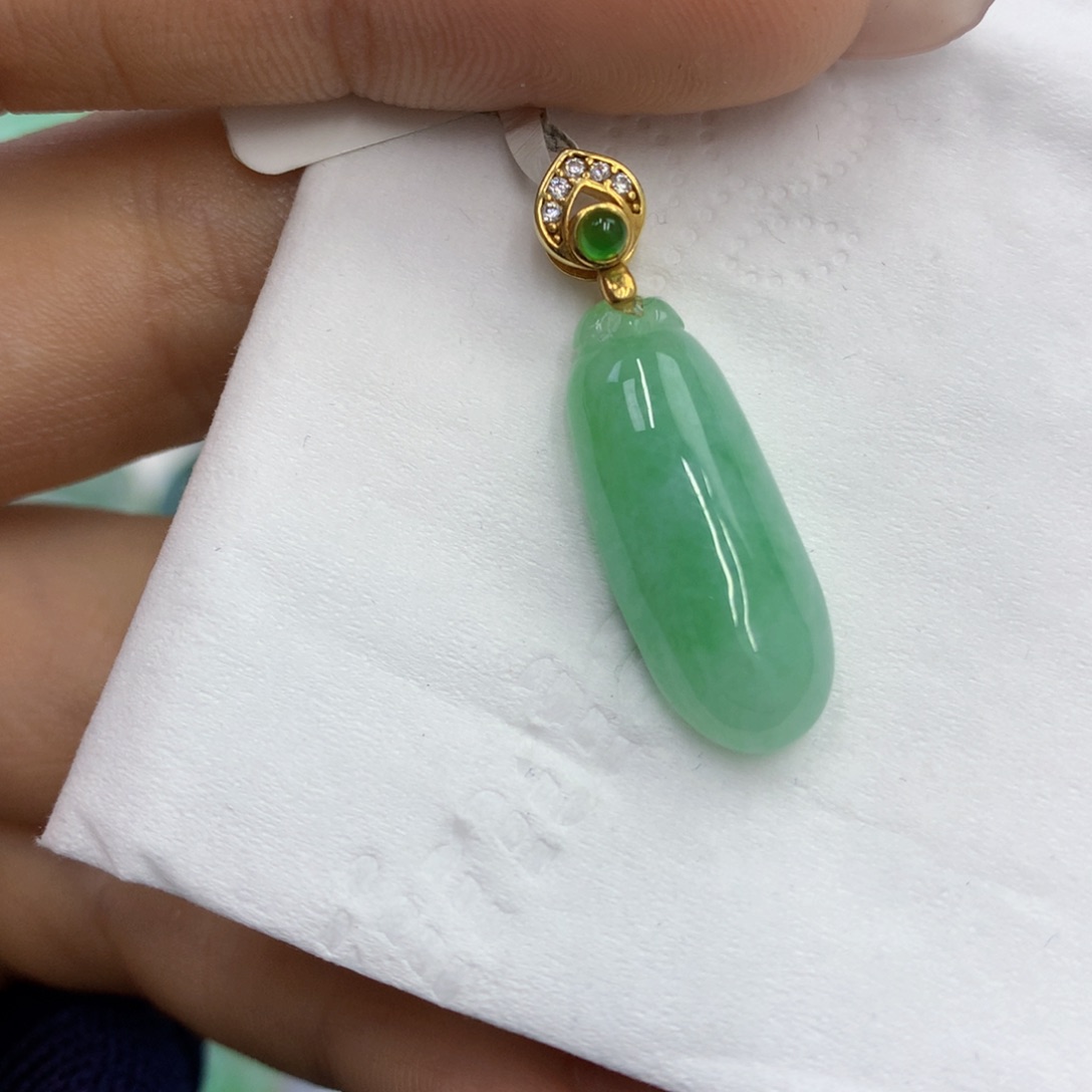 翡翠未镶嵌颈饰翡翠