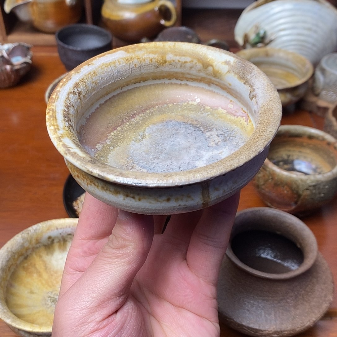 中白泥主人杯。        