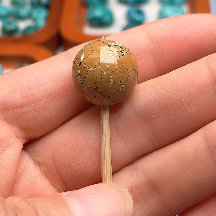 湖北天然原矿松石圆珠16mm