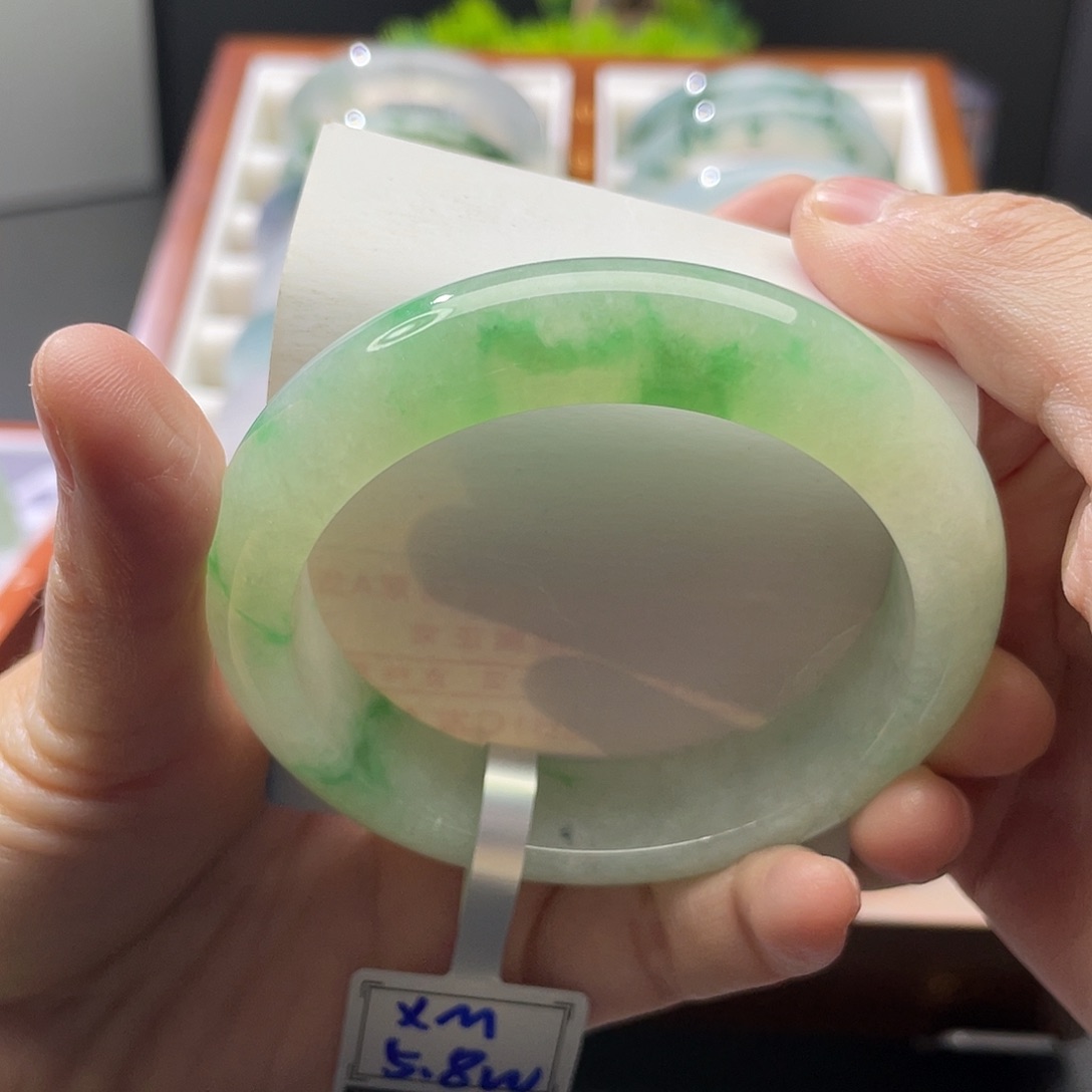 翡翠未镶嵌手镯55.6冰飘阳绿