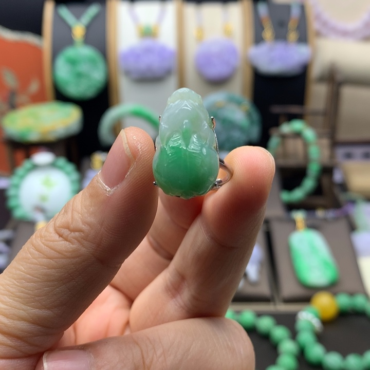 敏***敏翡翠未镶嵌吊坠(不含链)翡翠戒指