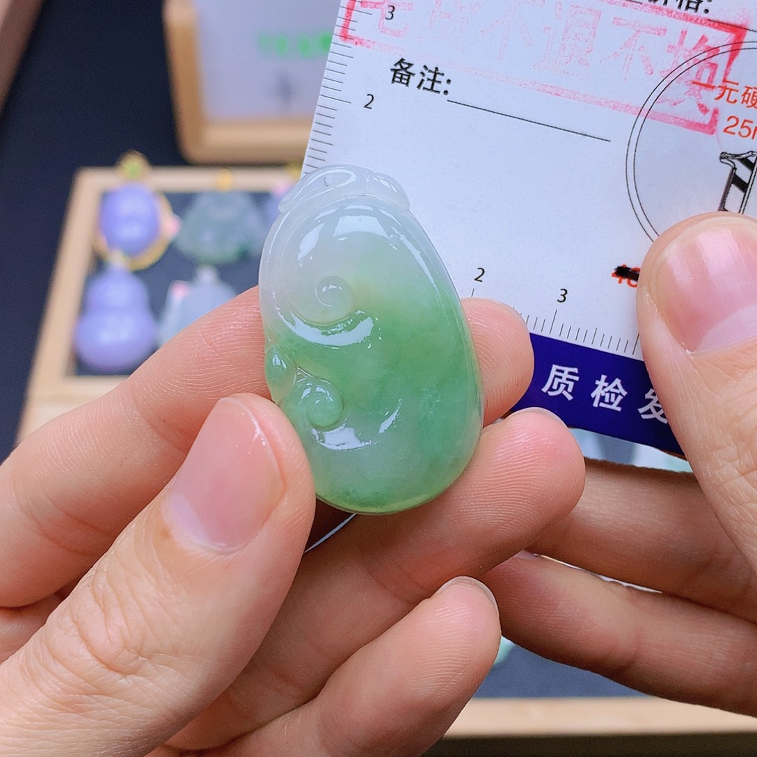 翡翠未镶嵌颈饰翡翠