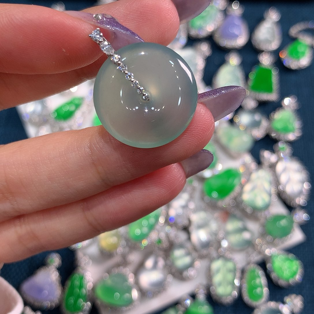 翡翠颈饰18K金镶嵌平安扣