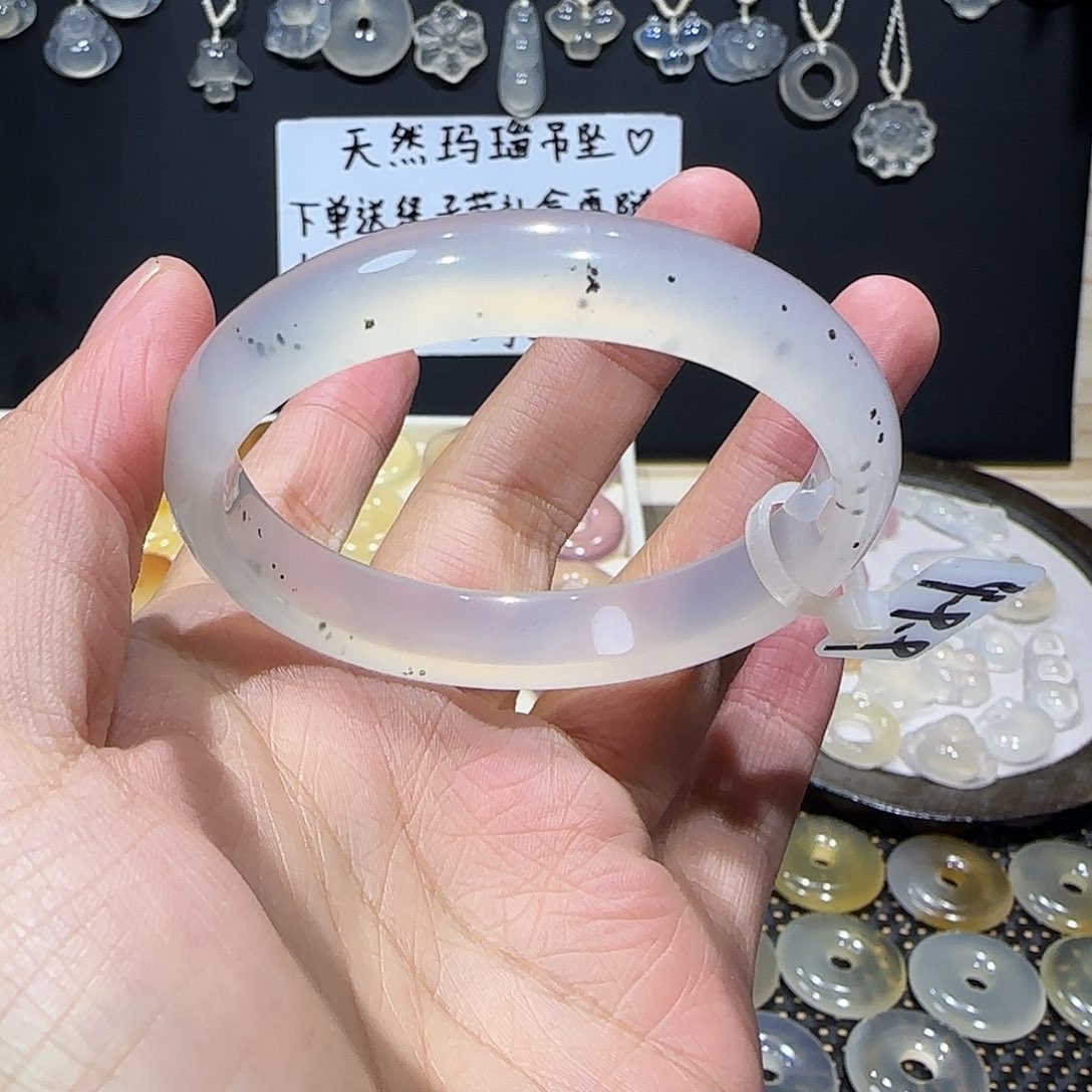 玛瑙/玉髓未镶嵌手镯意境飘沙