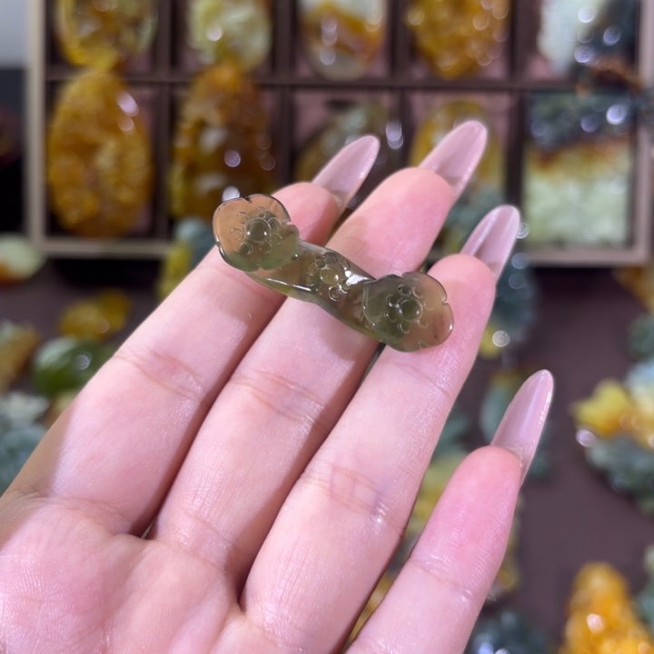 未镶嵌蛇纹石玉颈饰
