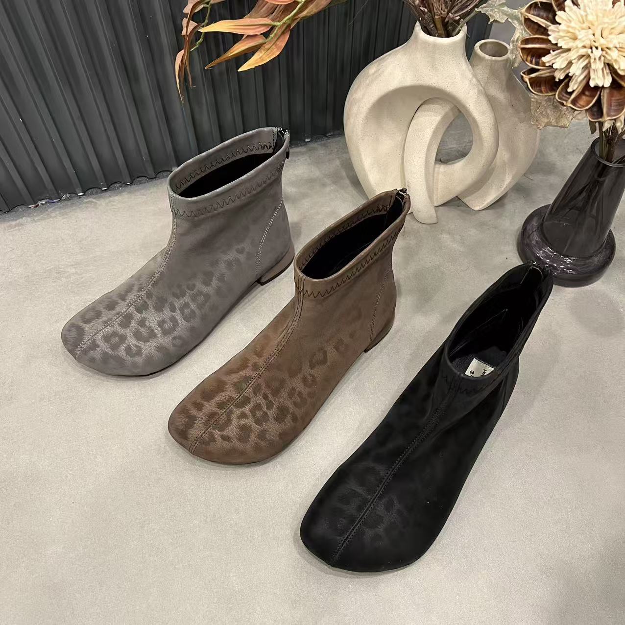 2025年秋冬季新款网红豹纹时尚极简风复古休闲百搭舒适爆款时装靴