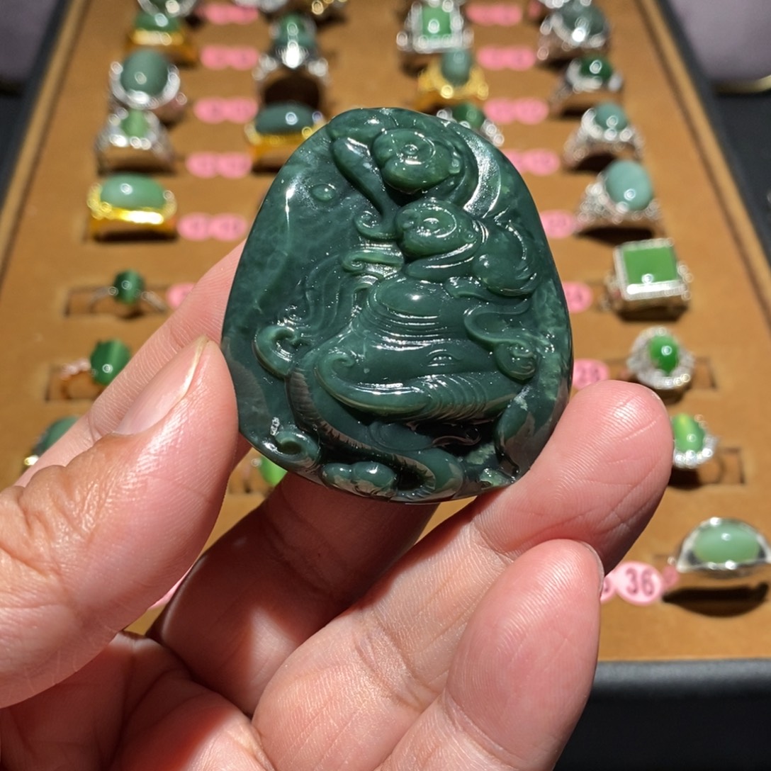 和田玉未镶嵌颈饰