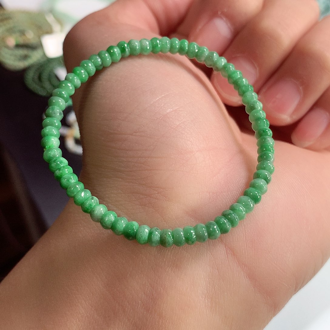 翡翠颈饰未镶嵌手串