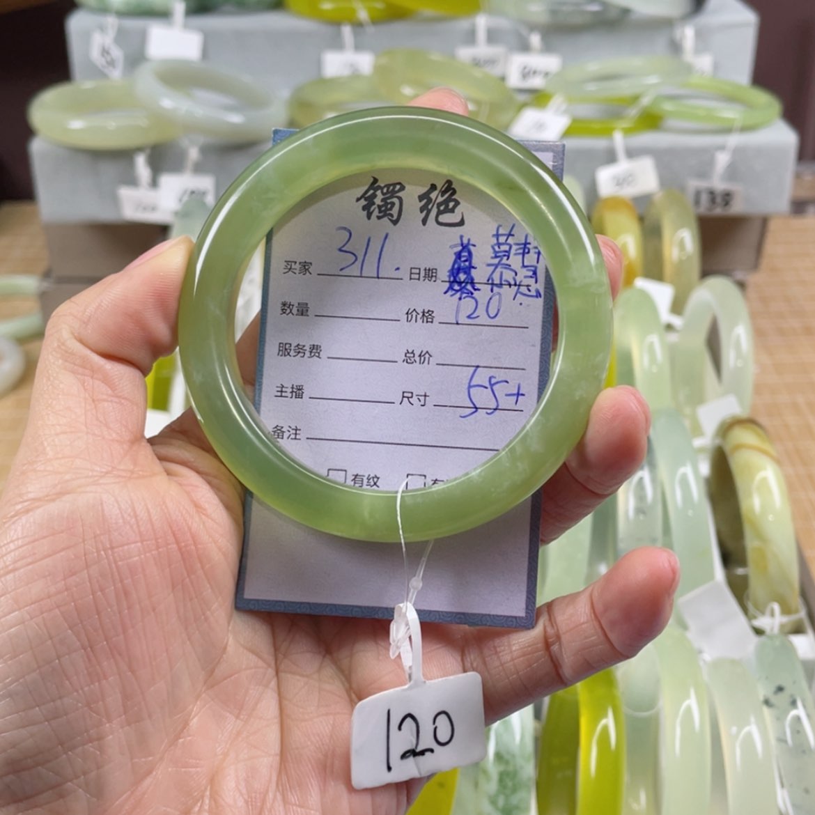 【闪购商品】蛇纹石玉手镯未镶嵌慕**?