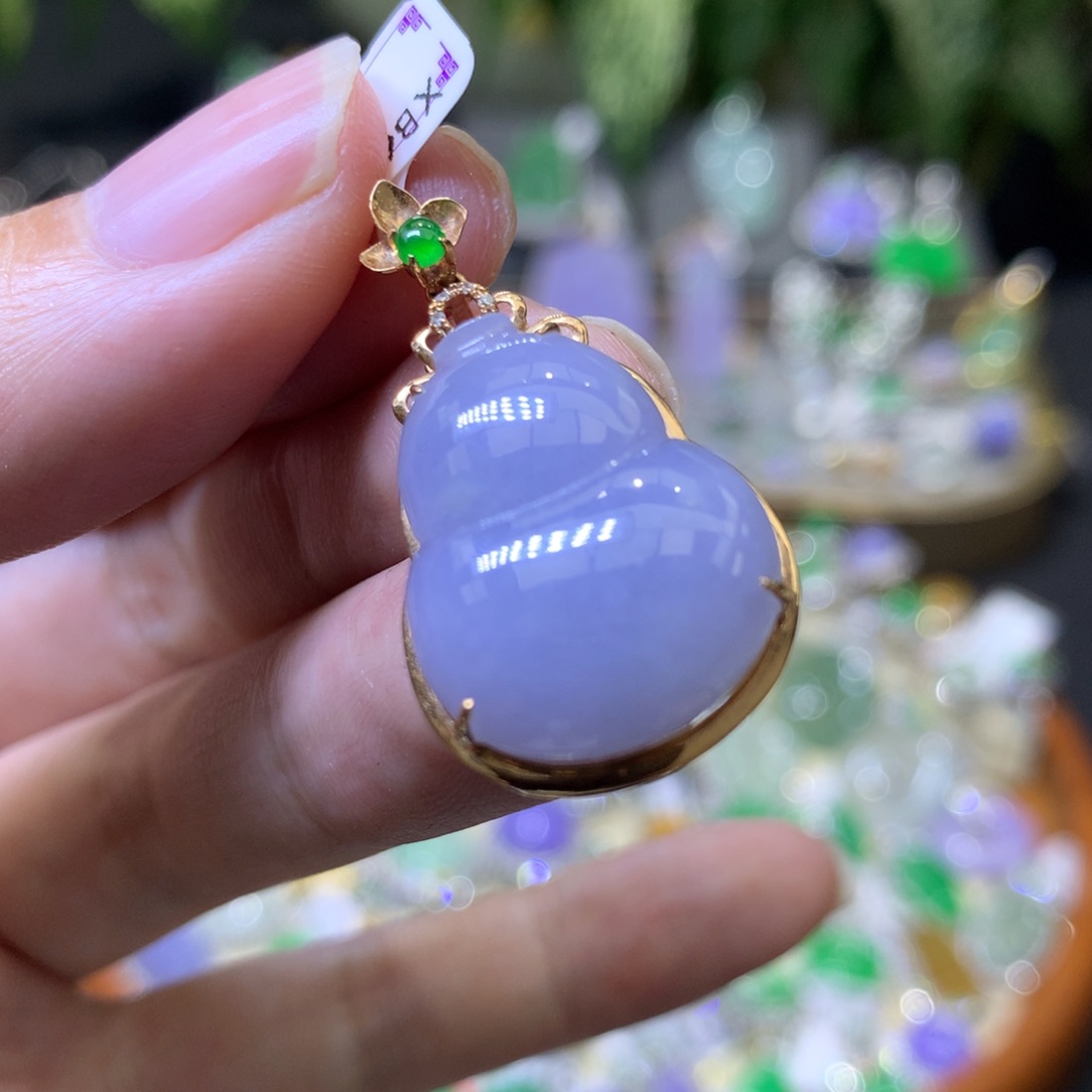 颈饰18K金镶嵌翡翠