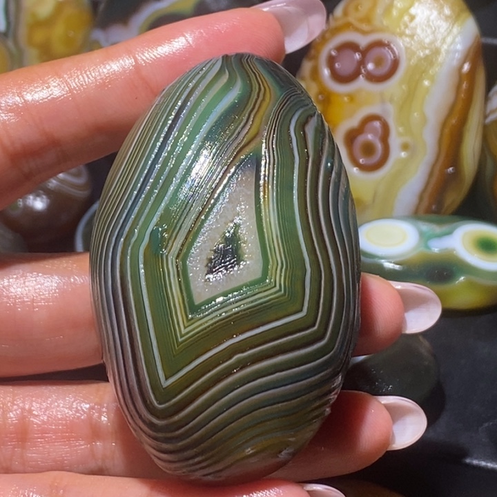 东***山玛瑙/玉髓未镶嵌珠宝奇石