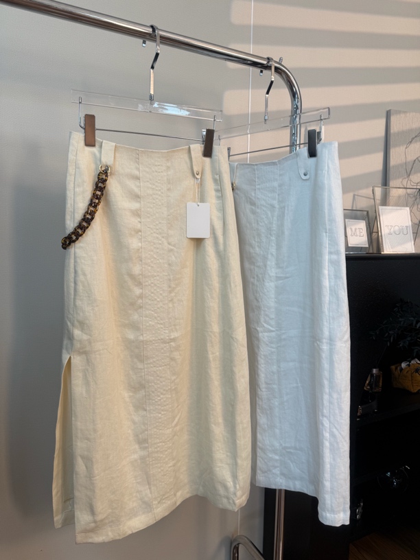 【诺拉】单链条装饰侧开叉亚麻白色两色半身裙KI62658