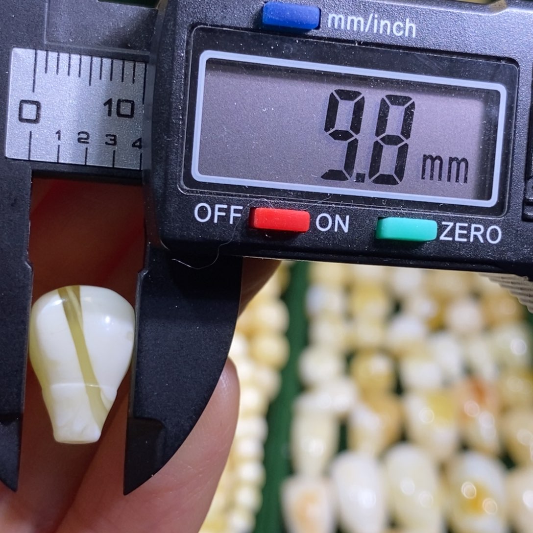 蜜蜡未镶嵌裸石配饰