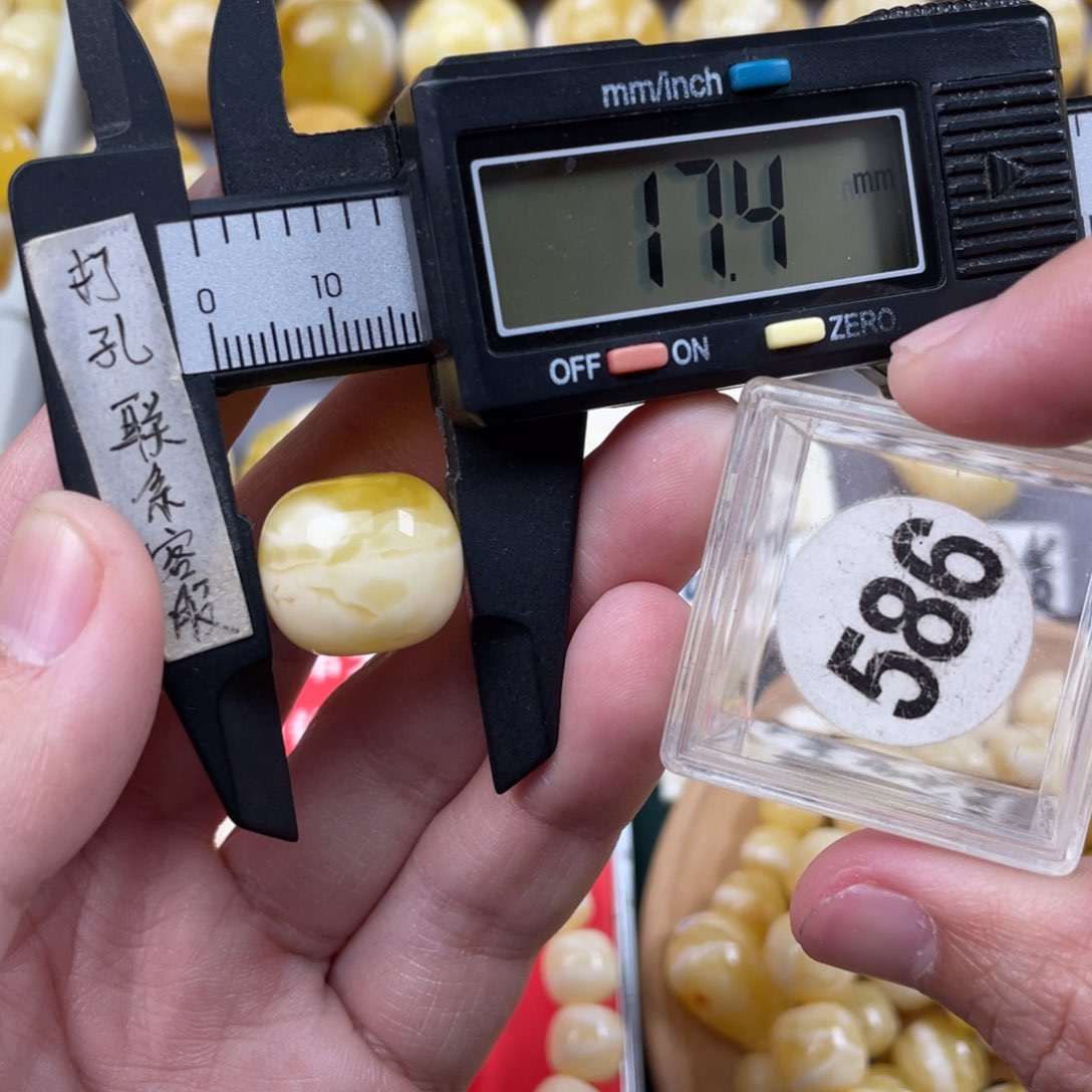 蜜蜡珠宝奇石未镶嵌