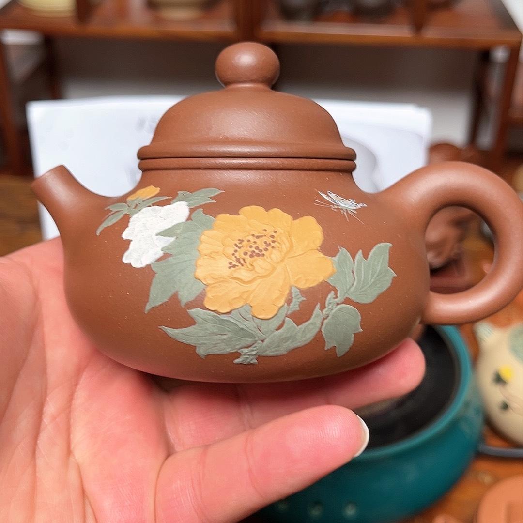 紫砂茶壶泥绘国色天香