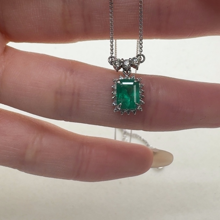 祖母绿颈饰未镶嵌