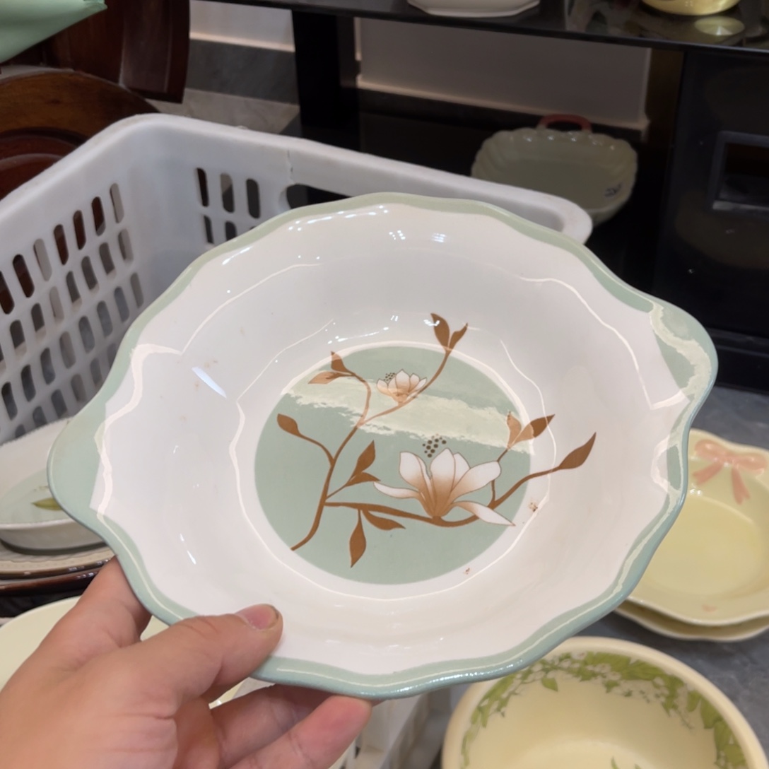 陶瓷微瑕餐具介意勿拍，满18飞！