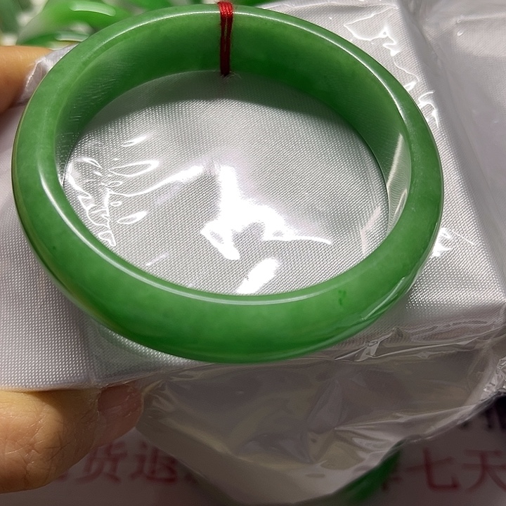 未镶嵌手镯翡翠好