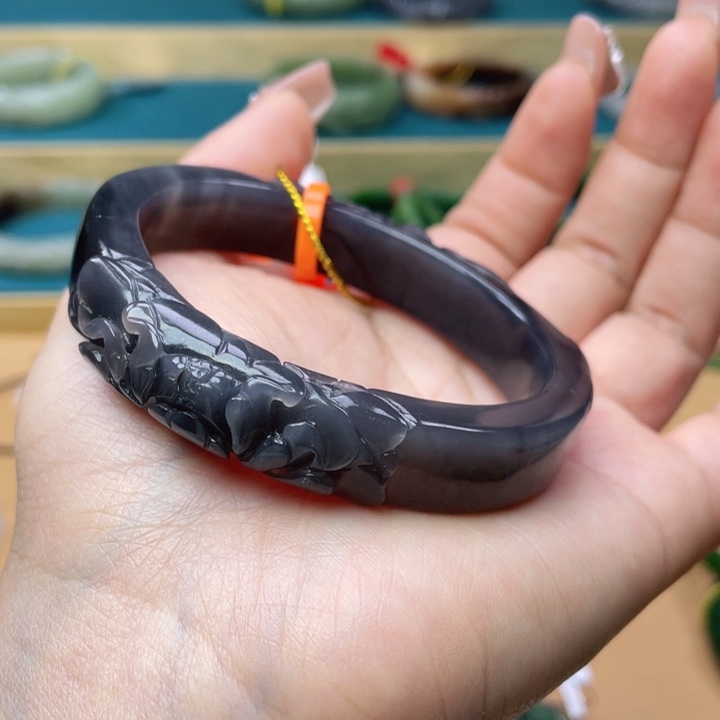 和田玉手镯58圈口。编号81贵妃镯未镶嵌宸****a