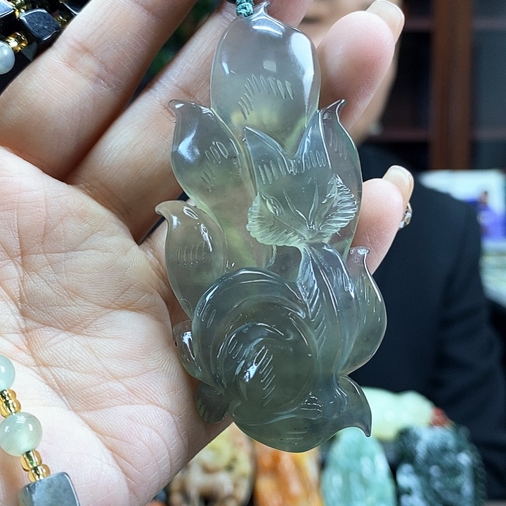 蛇纹石玉吊坠未镶嵌