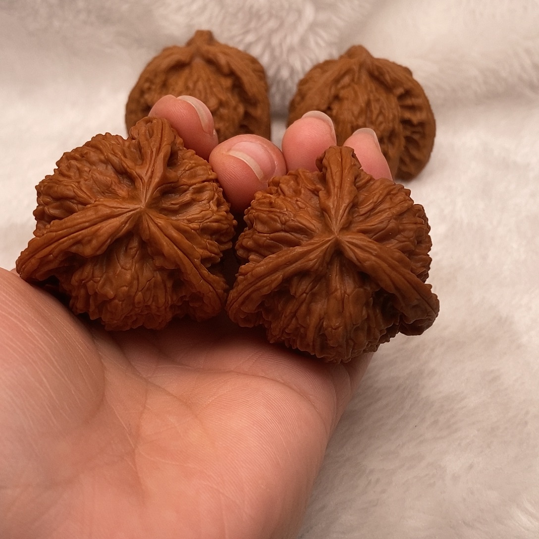 上***水文玩核桃吊坠三棱