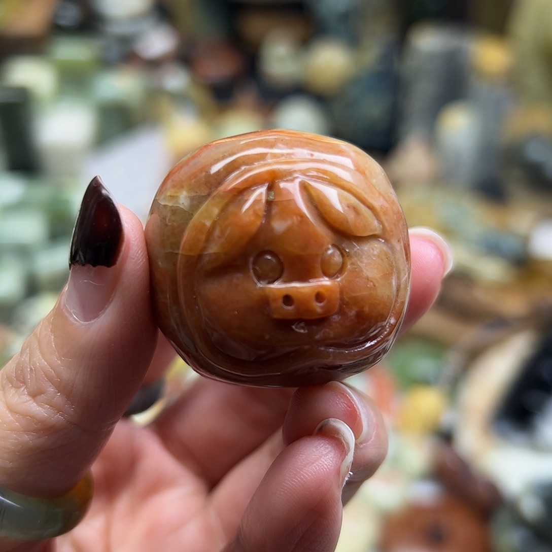 岫玉未镶嵌颈饰辽阳红猪猪球有瑕