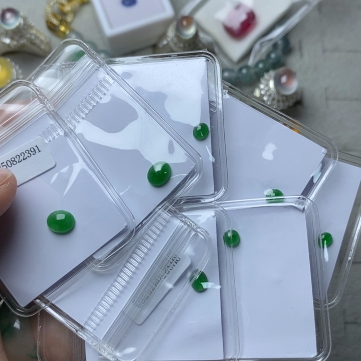 定制翡翠未镶嵌正阳绿4-7mm