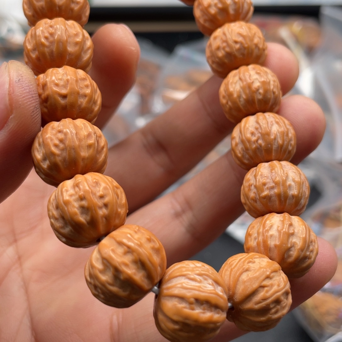 橄榄核吊坠猴头虎面