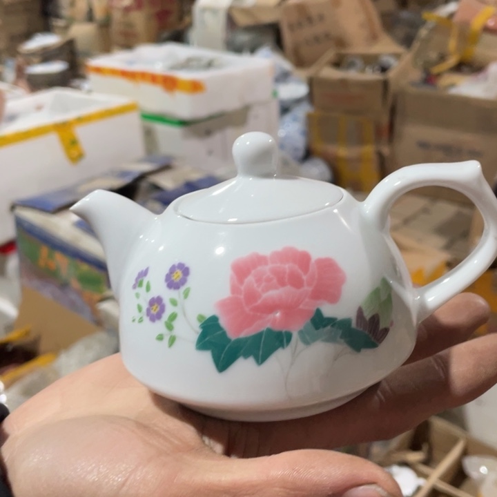 摆件陶瓷盘子碗砂锅都有
